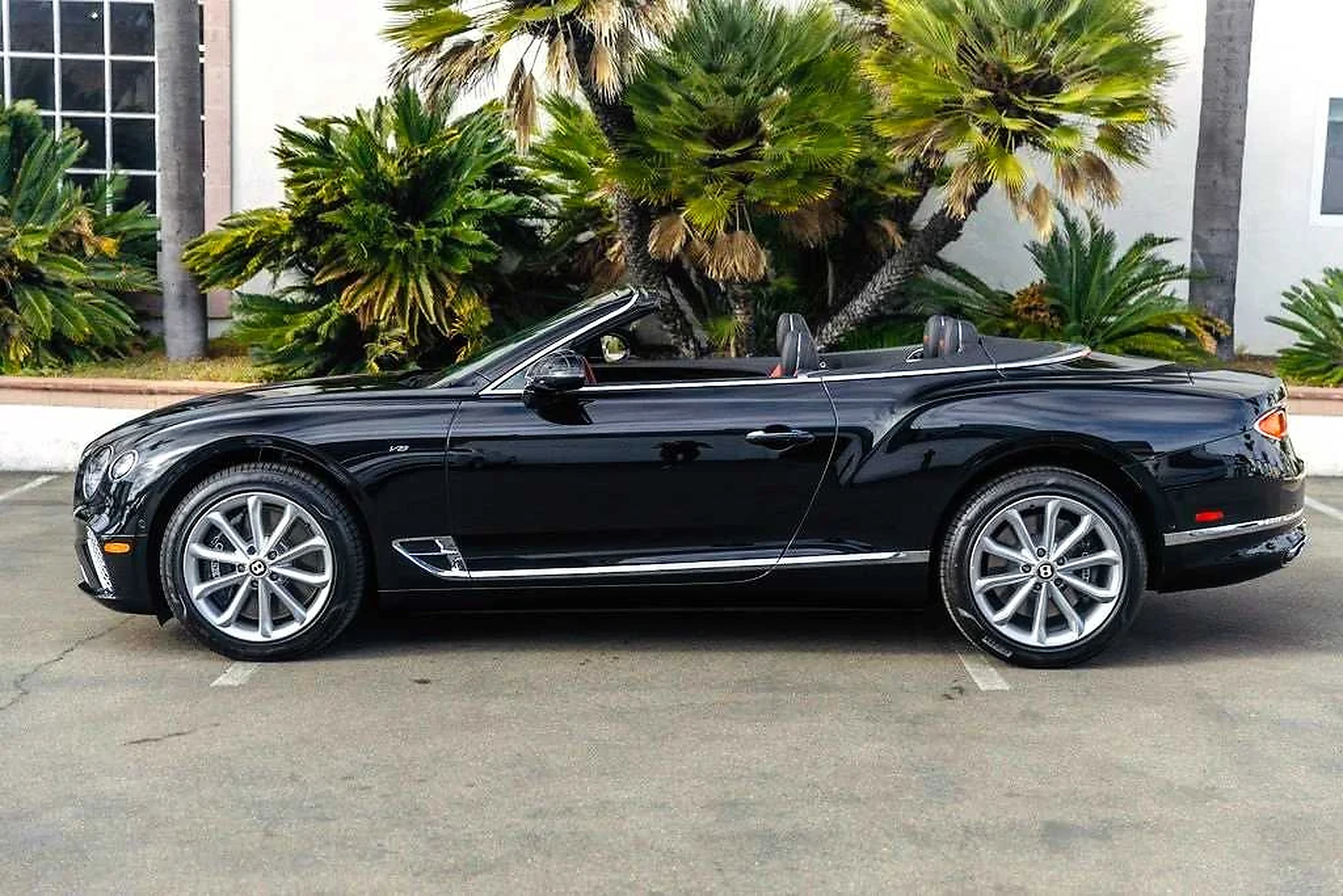 Bentley Continental GTC Año por confirmar representative rental image